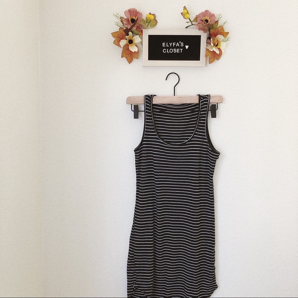 ❌ SOLD ❌• s t r i p e d d r e s s •